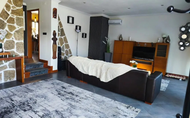 Esposende Charming Villa With Garden