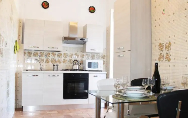 Green Hill Over Trastevere