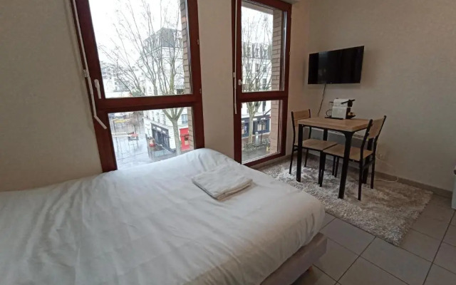 Joli studio récent, plein centre de Chaville