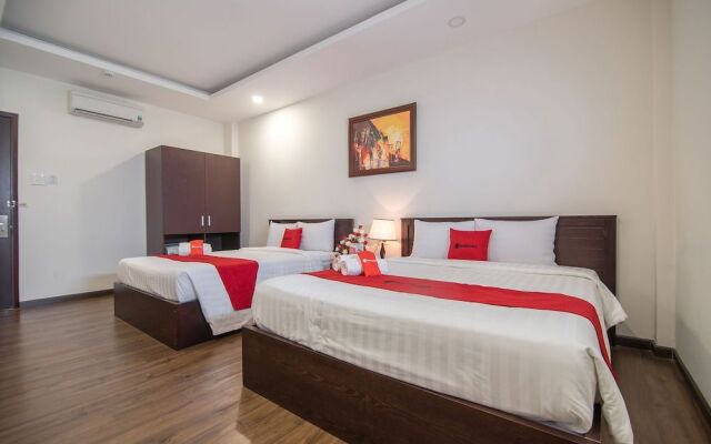 RedDoorz Premium near Bai Sau