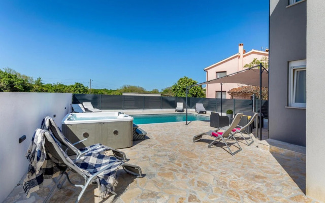 Nice Home in Valtura with Hot Tub & 4 Bedrooms
