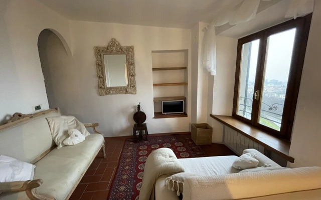 Stunning View, 2-bed Apt in Barga, Lucca,tuscany