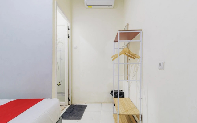 RedDoorz @ Balaraja Centre Plaza – Guest Rooms – Tigaraksa