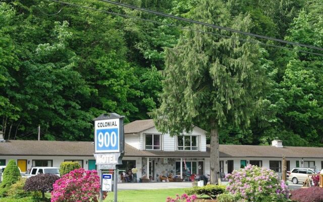 Colonial 900 Motel