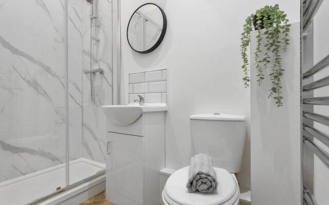En-suite Room With Separate Kitchen in Nottingham