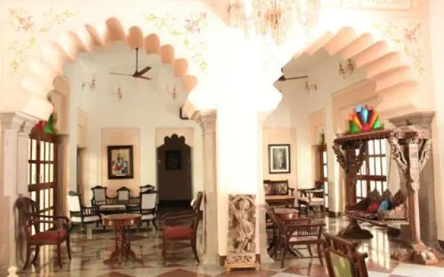 Ishwari Niwas Palace