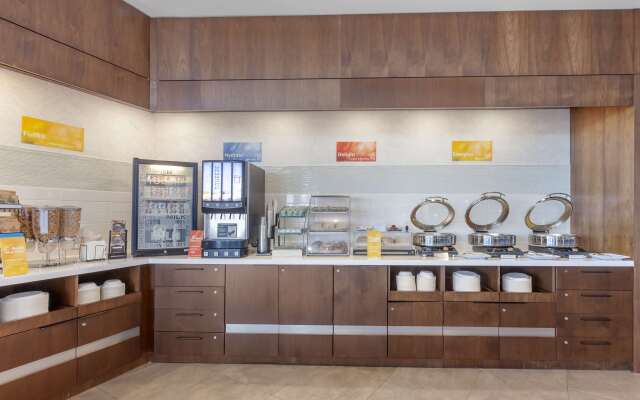 GLō Best Western Mississauga Corporate Centre