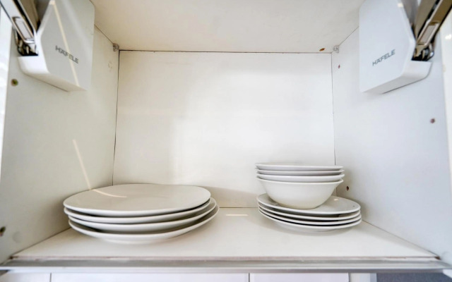 Hampton Collection - Charming 5 Sleeper Apartment with Pool