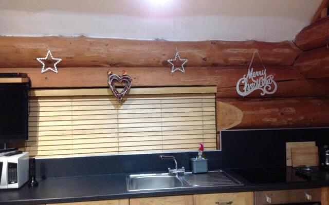lyne view, log cabin