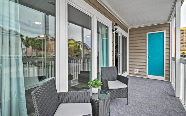 Couples Retreat w/ Balcony in Surfside Beach!