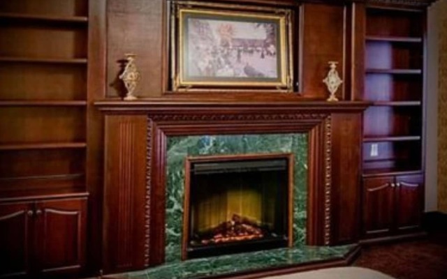 Historic Elgin Hotel