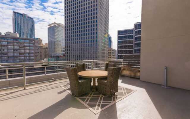 Spacious Modern Condo near French Quarter