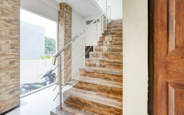 OYO Life 90606 Glass House Citraland Syariah