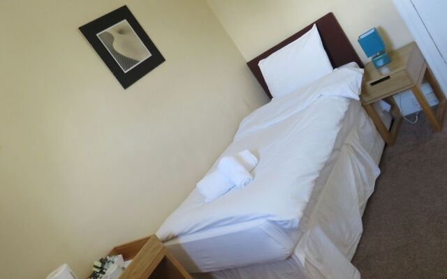 The Queens Arms Hotel