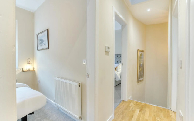 The Gloucester Lane Residence