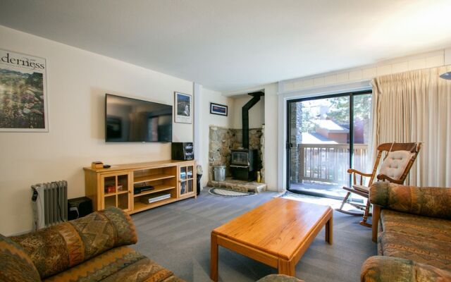 Summit 41 Spacious and Stones Throw to Eagle Lodge by RedAwning