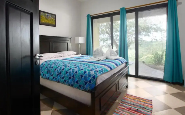 Huge, Breathtaking Hillside Home With Private Pool and Sweeping Views - фото 4