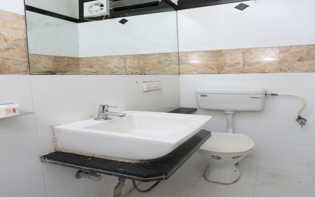 OYO 13546 Hotel City Palace