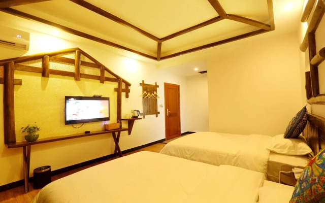 Memory of Xiangxi Humanities Theme Inn
