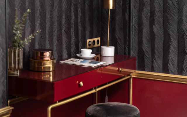 Snob Hotel