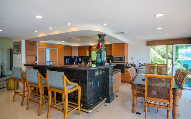 Turtle Cove 3 Bedroom Home by RedAwning