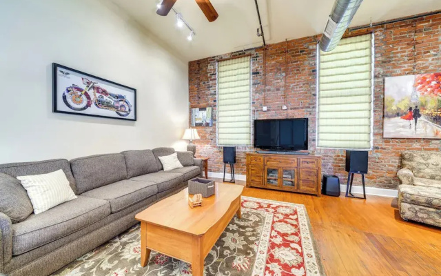 Downtown Louisville Escape: Perfect for Events!