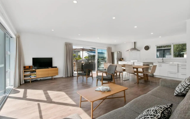 The Waihi Beach House - Waihi Beach Holiday Home