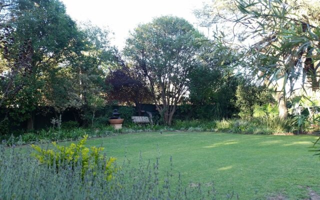 Six Valk Avenue Guest House
