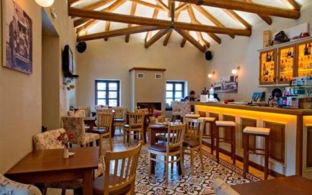 Aiolides Boutique Suites
