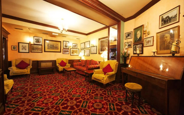 Best Western Woodenbridge Hotel & Lodge