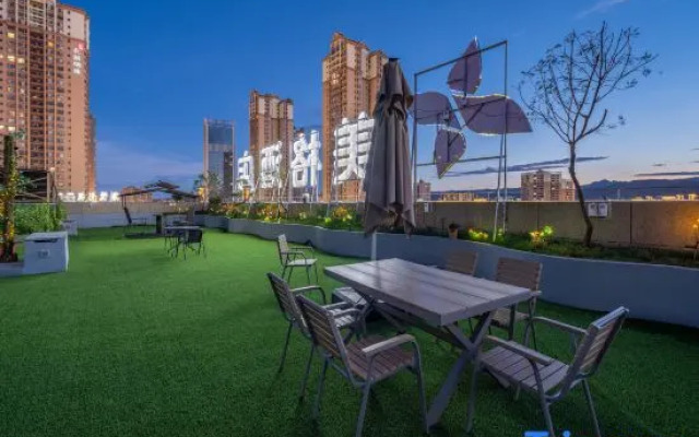 Meige Hotel (Red River Maitreya)
