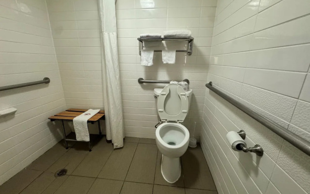 Quality Inn & Suites Memphis