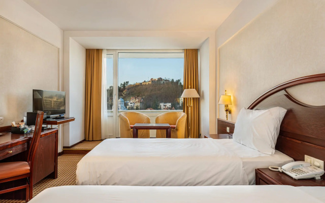 Aro Palace Hotel