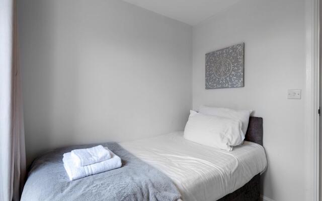 Ferndale Serviced 4 Bedroom 2 Bath House