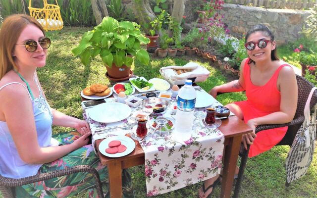 Assos Nazan Motel Restoran Beach