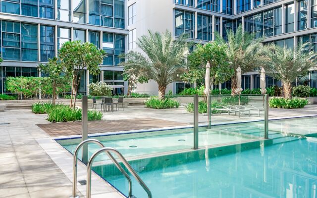 Elegant And Bright Apartment In City Walk