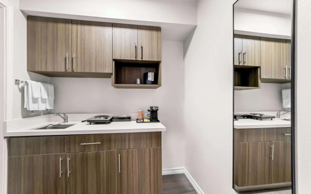 Quality Inn & Suites Port Lavaca near Lighthouse Beach