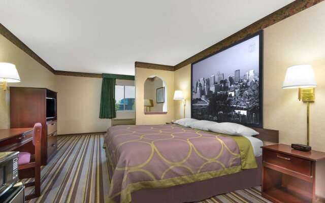 Super 8 by Wyndham Wapakoneta