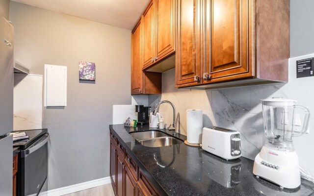 Cozy 1BR Apt w King Bed - Close to Downtown