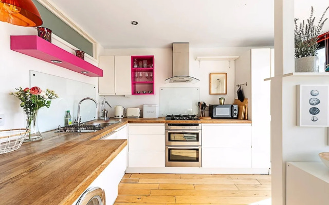 Bright Flat For 2 in Dartmouth Park