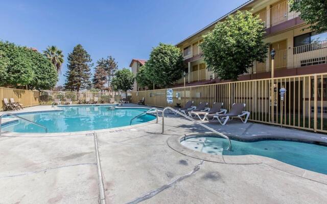 Quality Inn & Suites Bakersfield