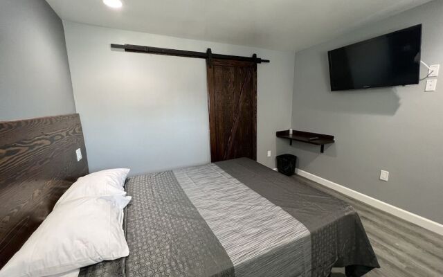 ERTH INN by AGA Bell Gardens