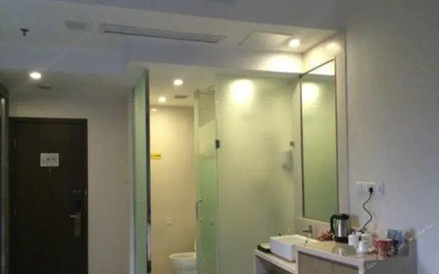 Phoenix Jinghua Hotel