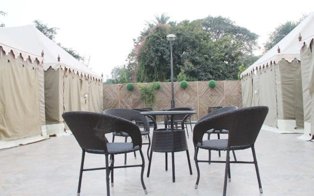 Jhansi Hotel