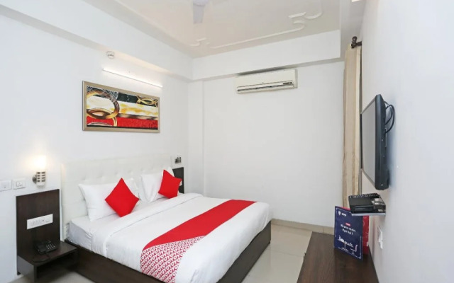 Hotel Azad Square by Oyo Rooms