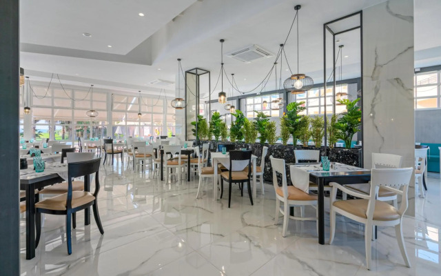 Delfina Tropic Beach