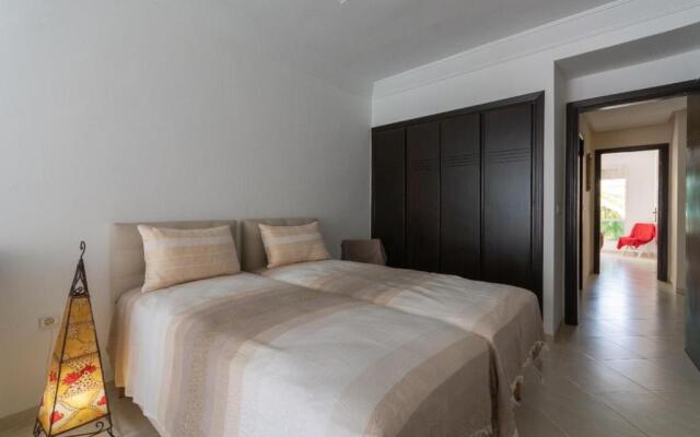 Superbe appartement avec piscine à Harhoura Témara