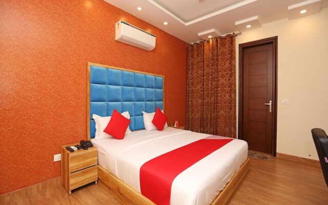 OYO 22094 Hi Star Rooms