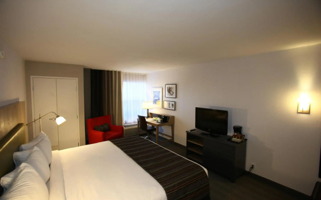 GreenTree Inn & Suites Phoenix Sky Harbor