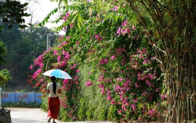 Naung Yoe Hotel